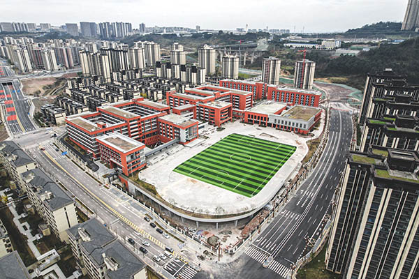 兩江新區(qū)公園中學(xué)航拍圖。重慶市住房城鄉(xiāng)建委供圖
